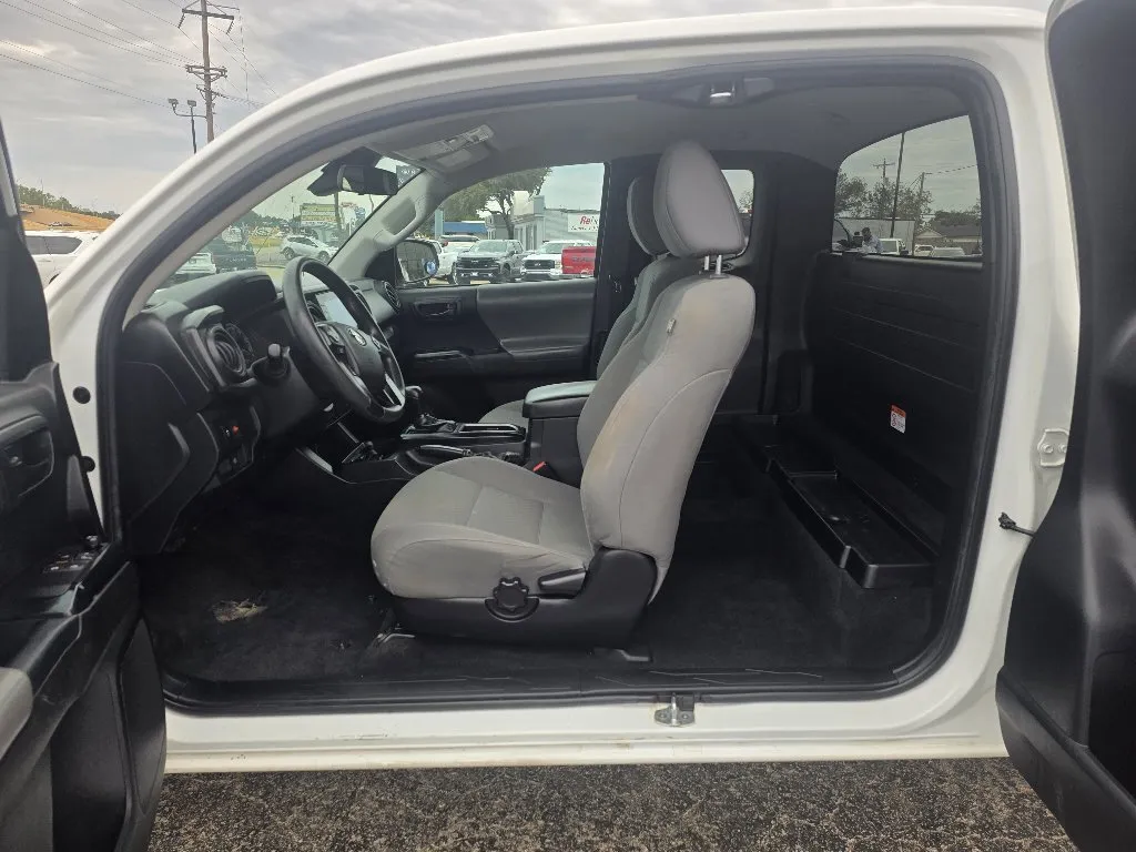 Toyota Tacoma photo 12
