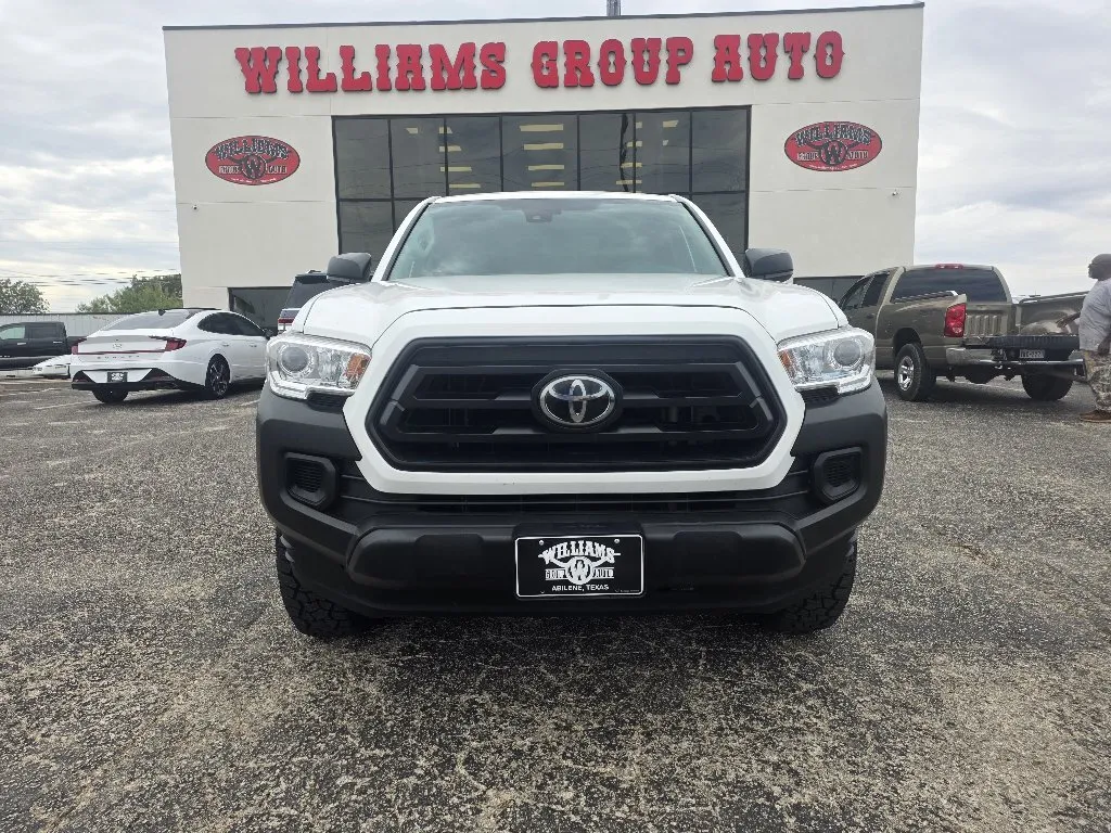 Toyota Tacoma photo 2