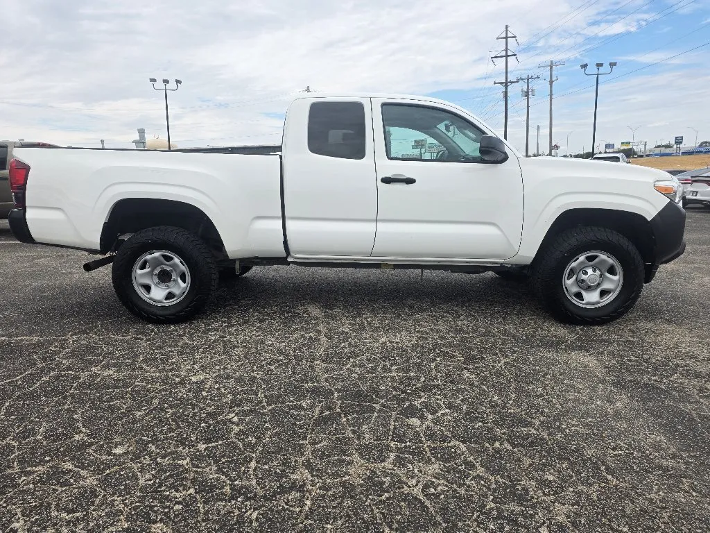 Toyota Tacoma photo 8