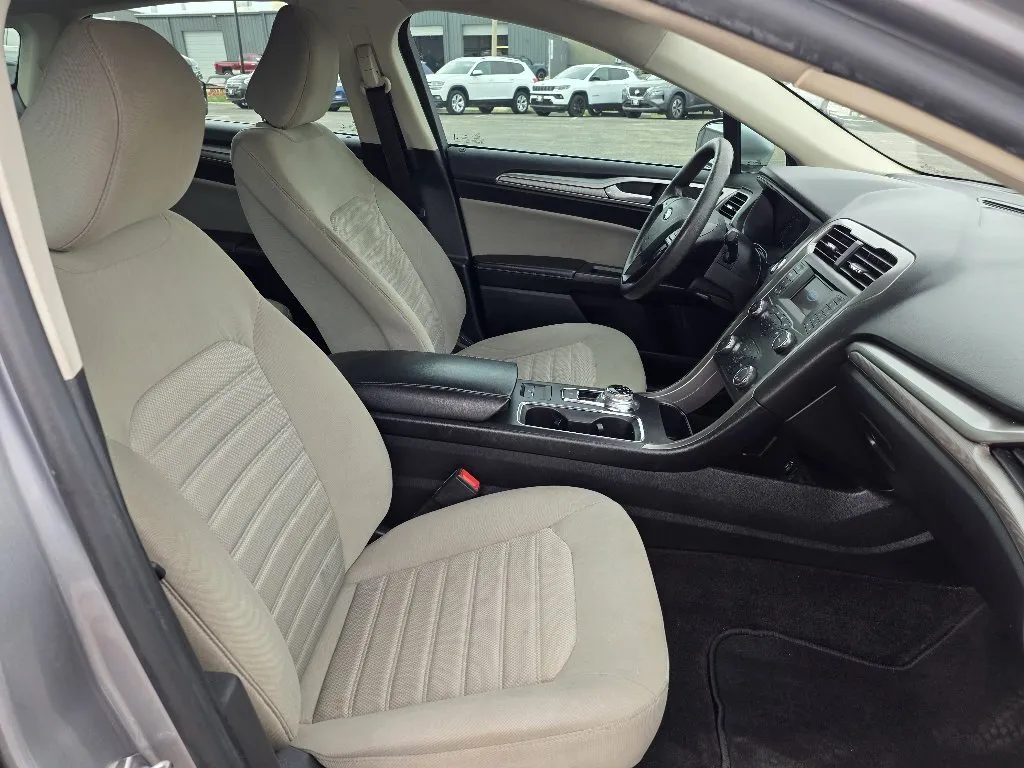 Ford Fusion photo 17