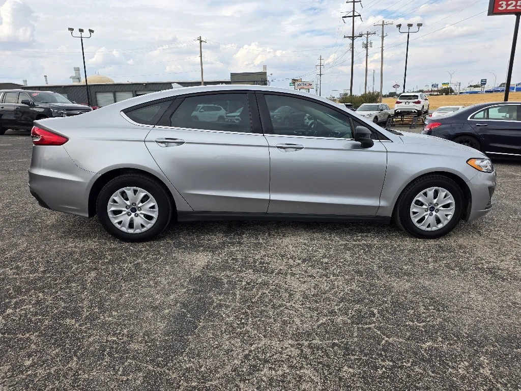 Ford Fusion photo 8
