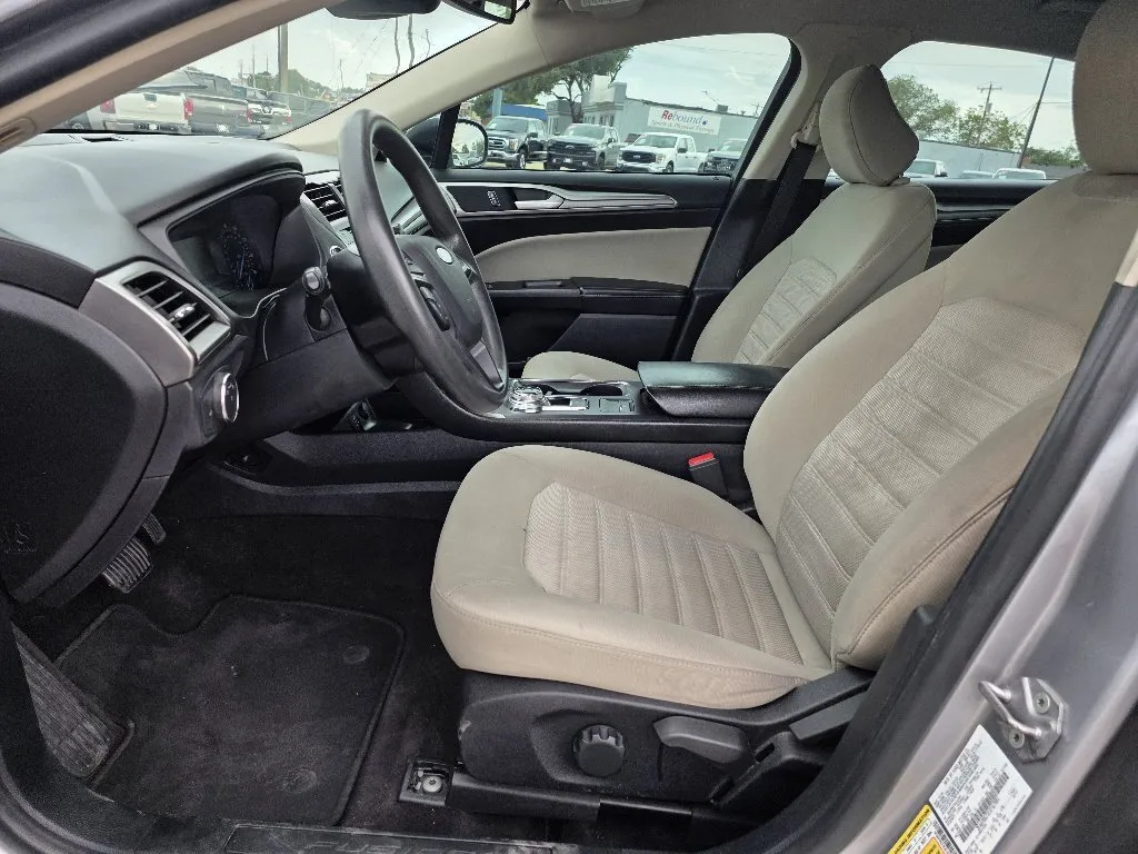 Ford Fusion photo 11