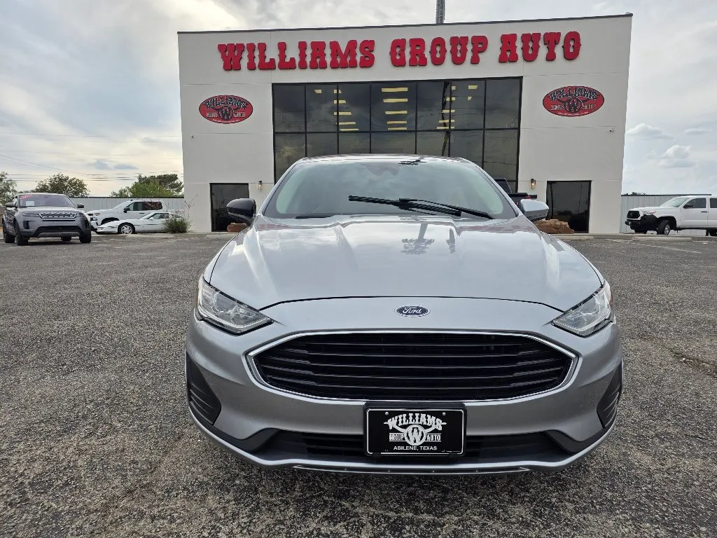 Ford Fusion photo 2