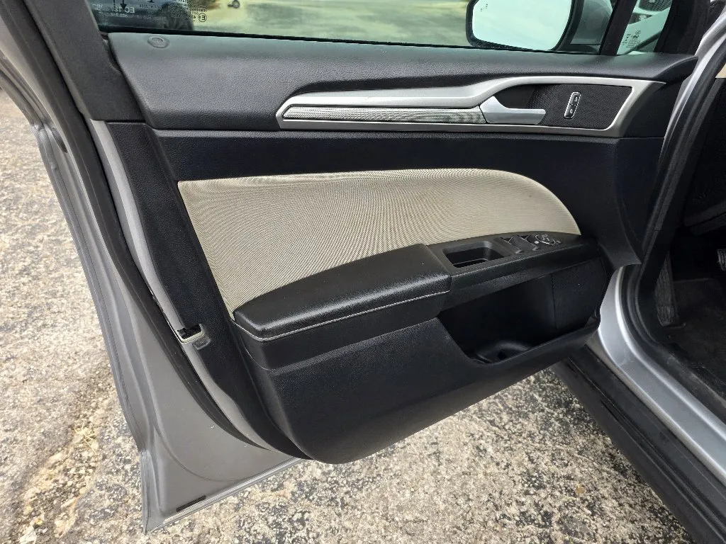 Ford Fusion photo 10