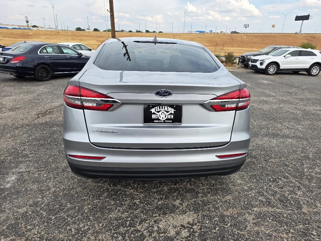 Ford Fusion photo 6