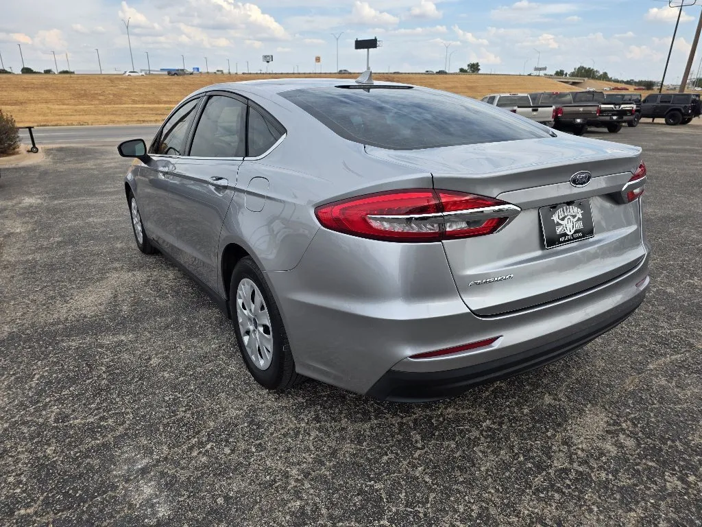 Ford Fusion photo 5