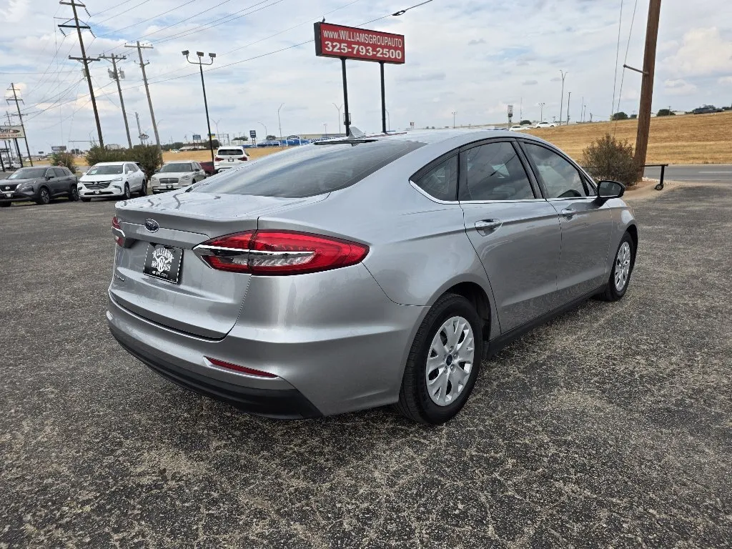 Ford Fusion photo 7