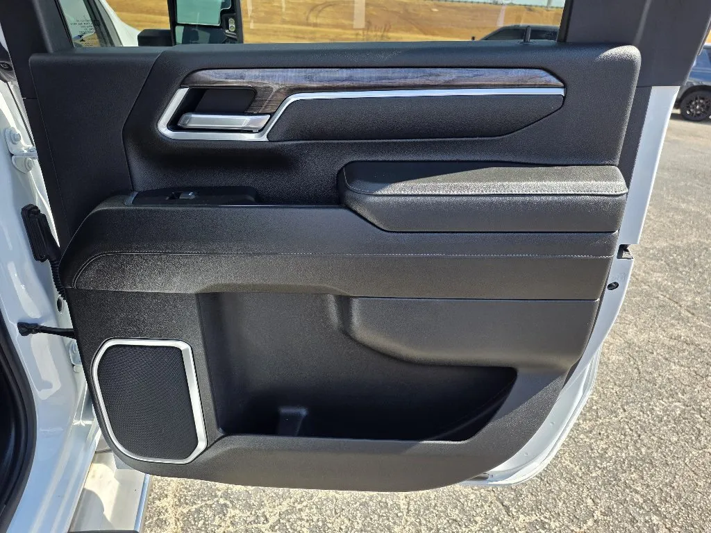Chevrolet Silverado photo 14