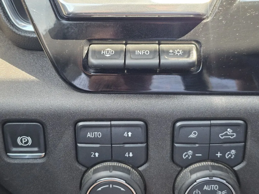 Chevrolet Silverado photo 24