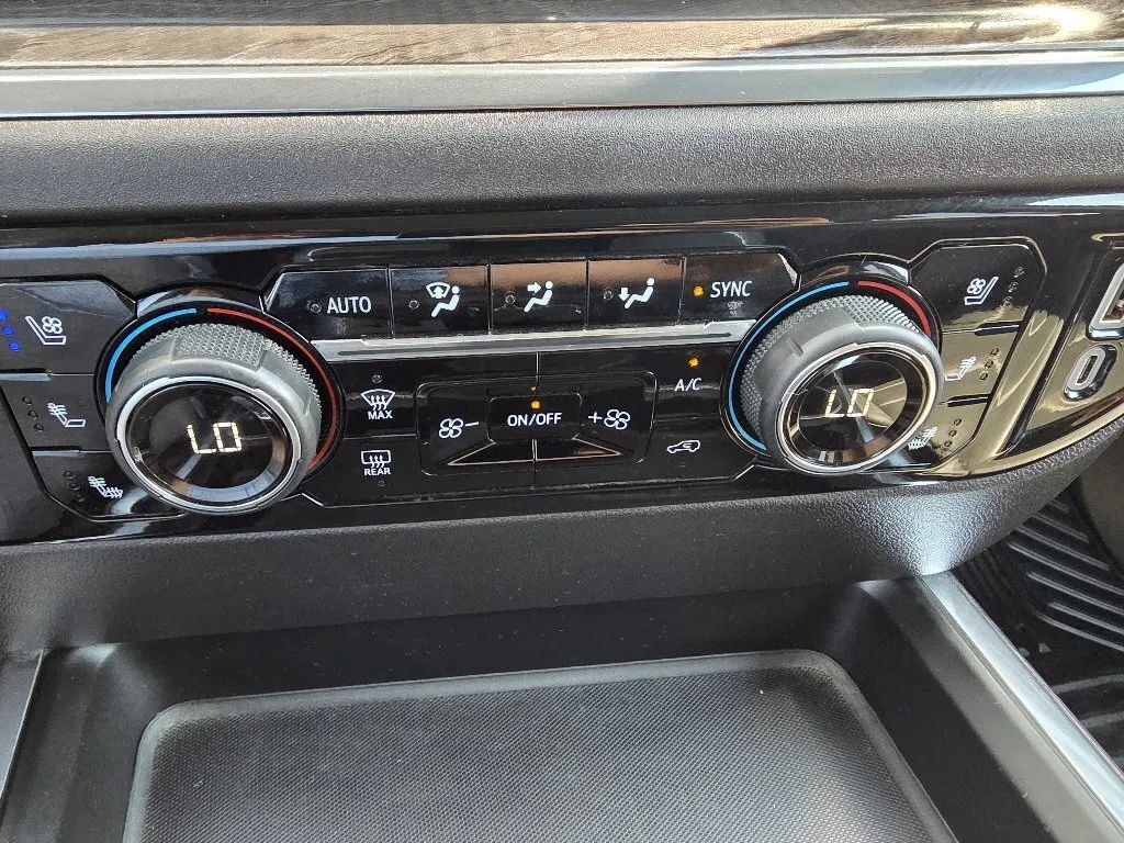Chevrolet Silverado photo 21