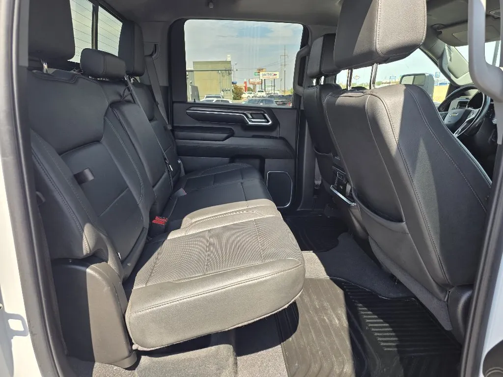 Chevrolet Silverado photo 15