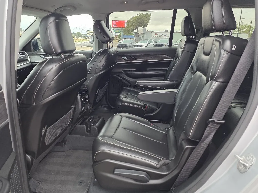 Jeep Grand Cherokee photo 13