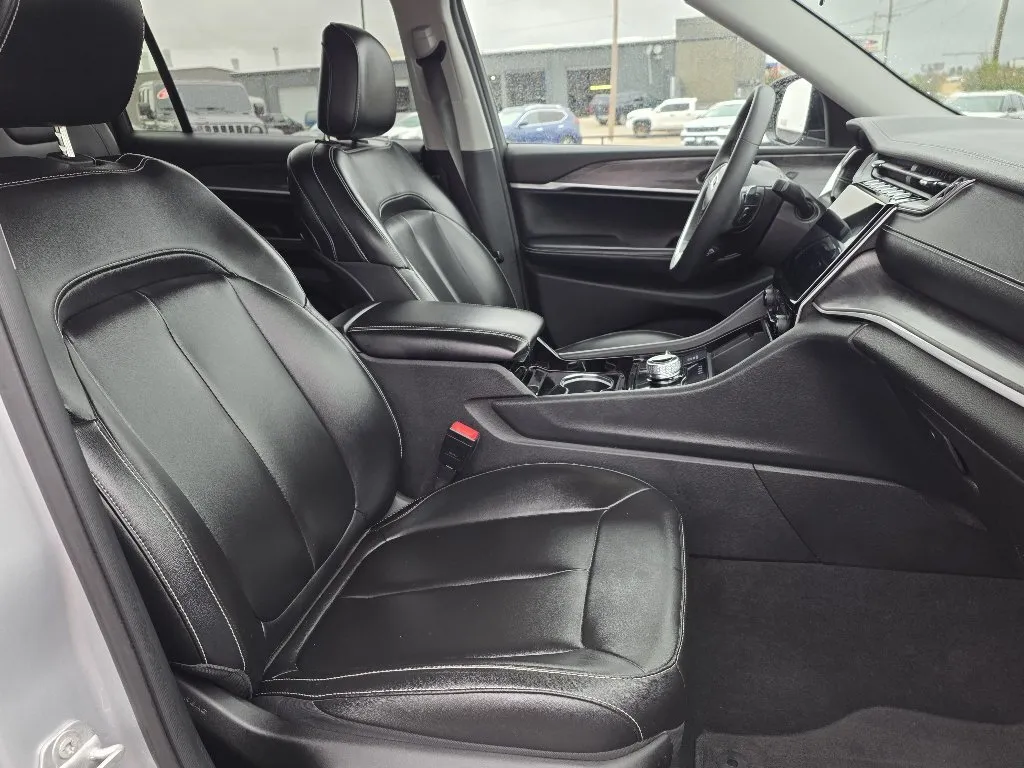 Jeep Grand Cherokee photo 19