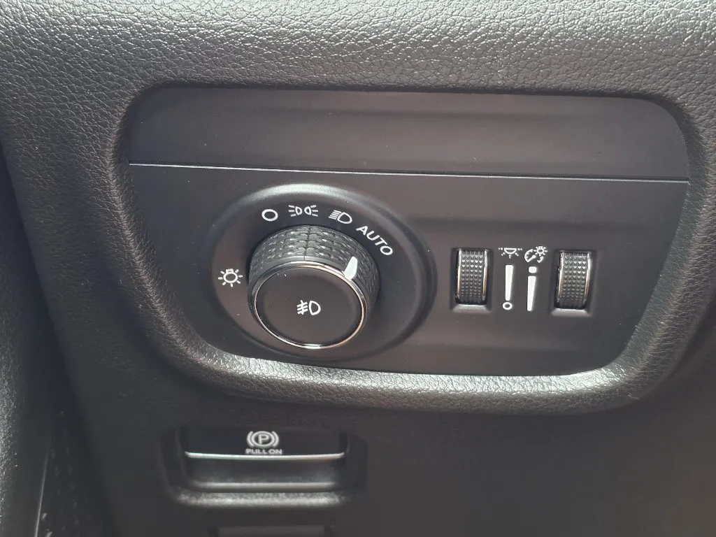 Jeep Grand Cherokee photo 25