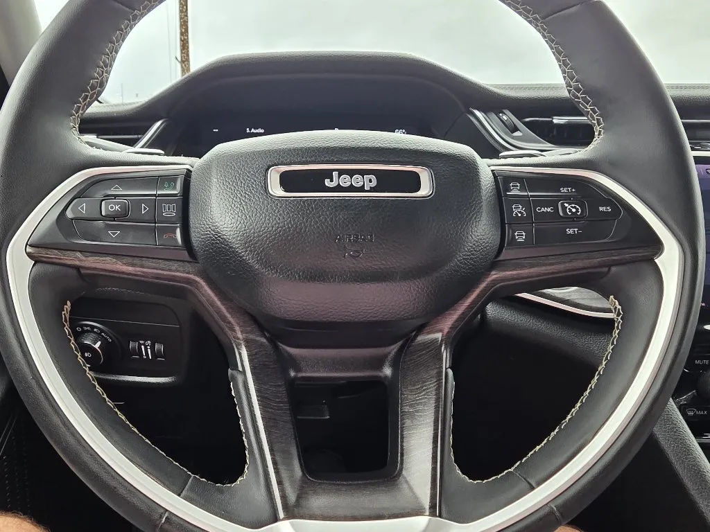 Jeep Grand Cherokee photo 24