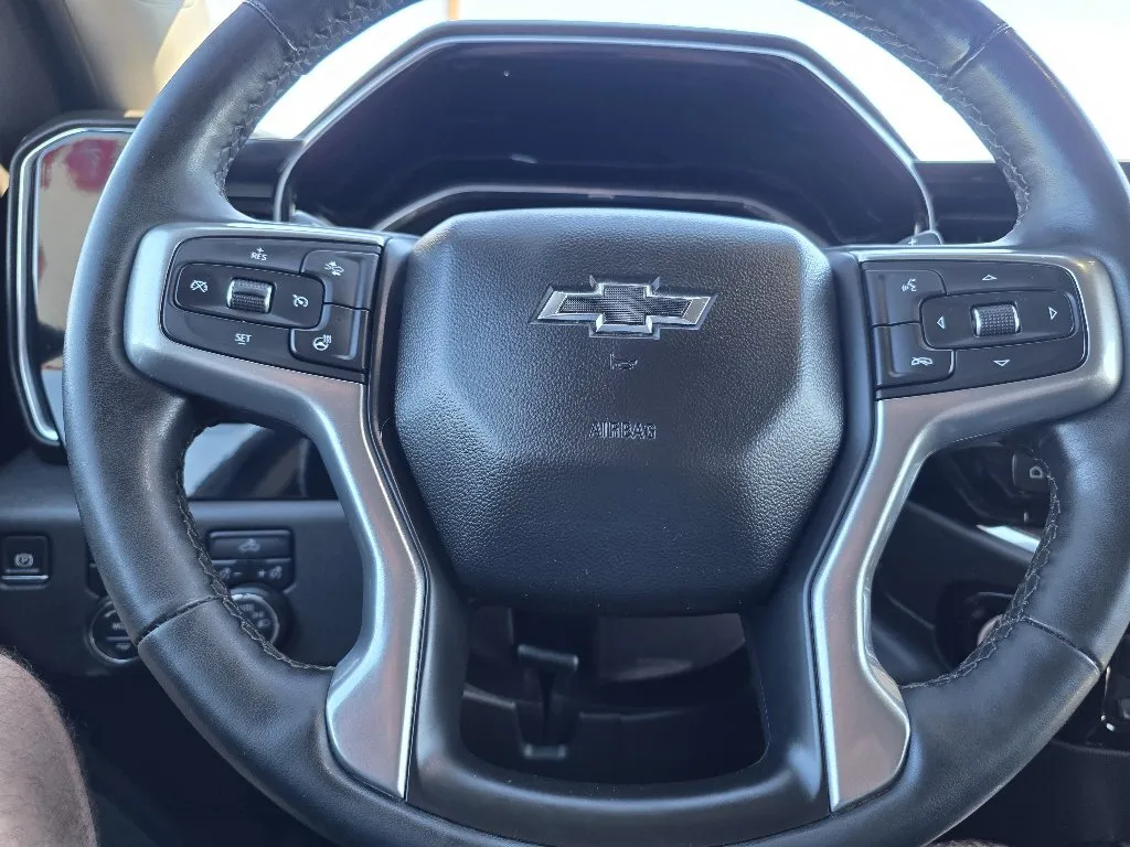 Chevrolet Silverado photo 23