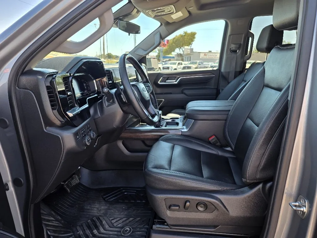 Chevrolet Silverado photo 11