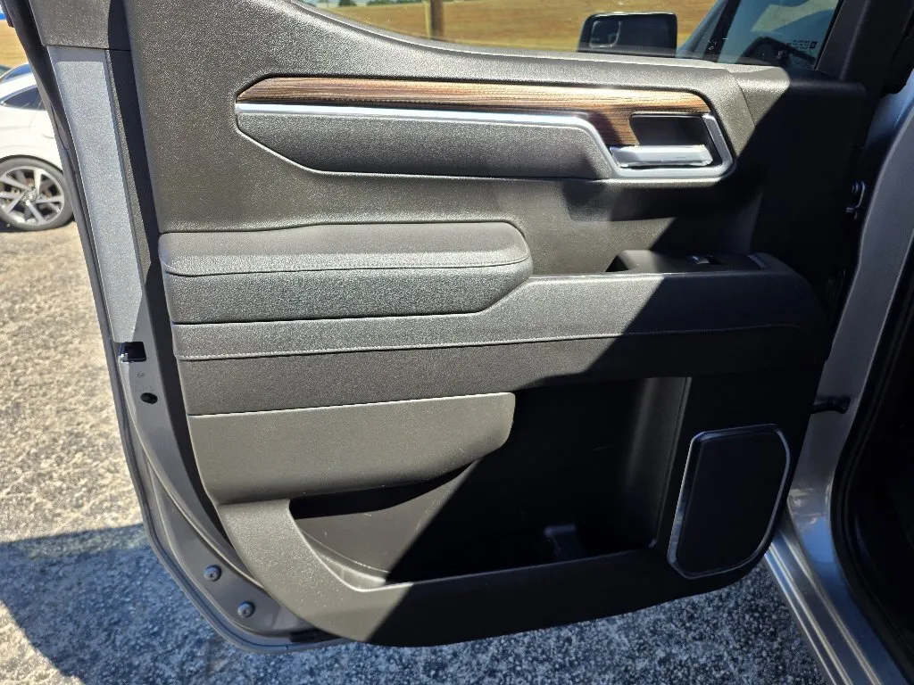 Chevrolet Silverado photo 12