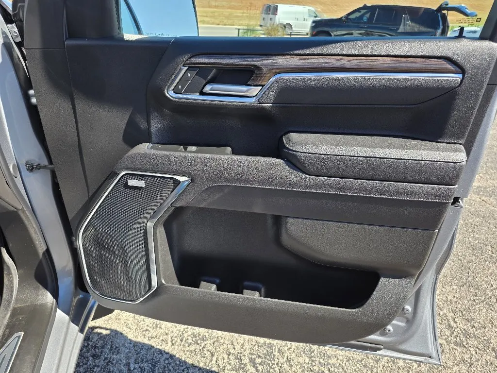 Chevrolet Silverado photo 16