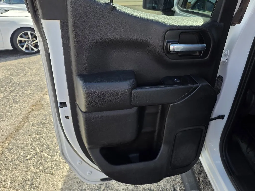 GMC Sierra photo 12