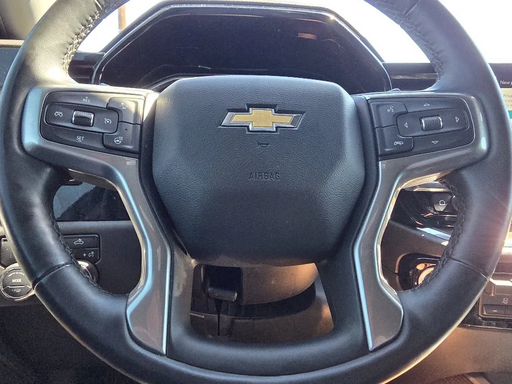 Chevrolet Silverado photo 22