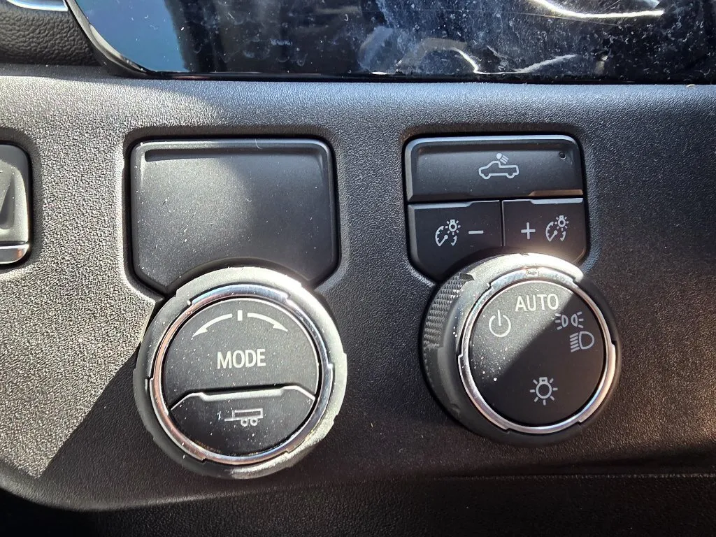 Chevrolet Silverado photo 23