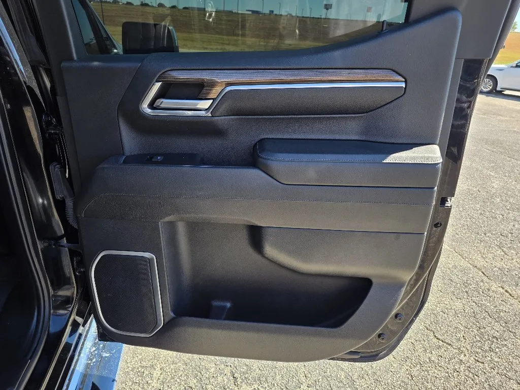 Chevrolet Silverado photo 14