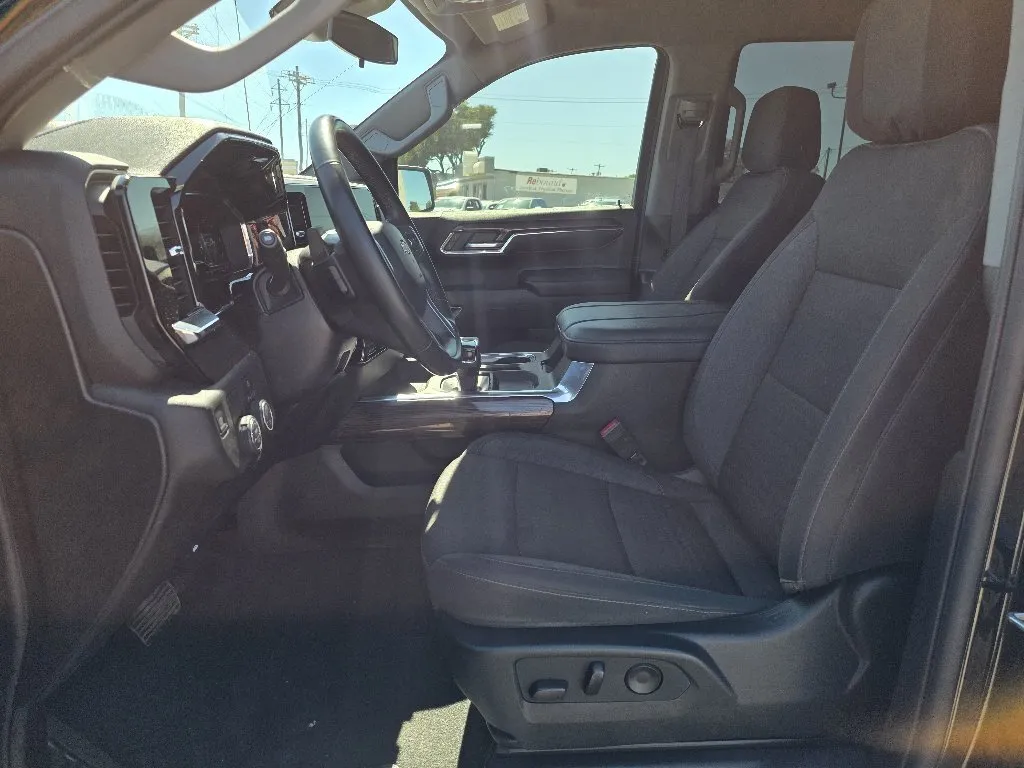 Chevrolet Silverado photo 11