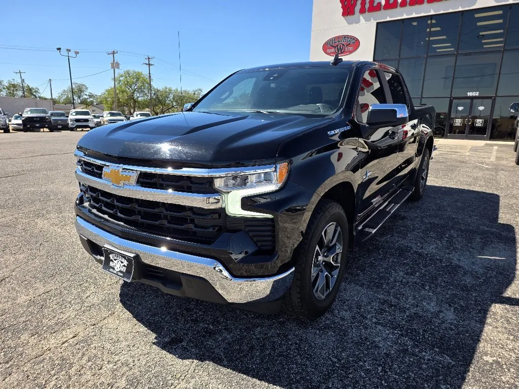 Chevrolet Silverado photo 3