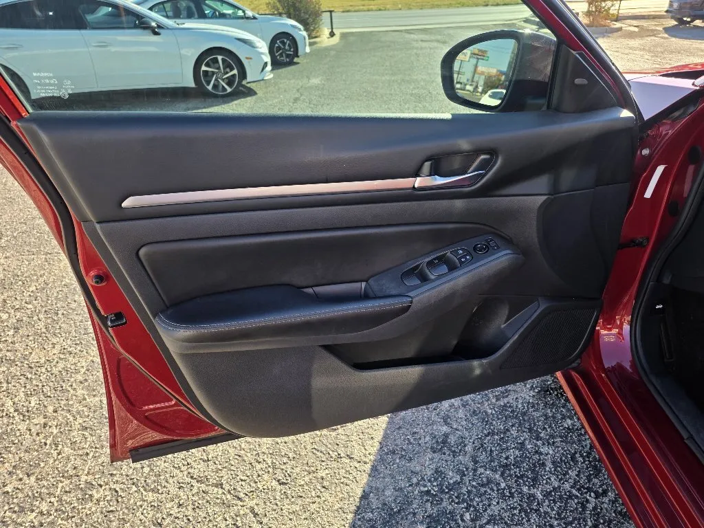 Nissan Altima photo 10