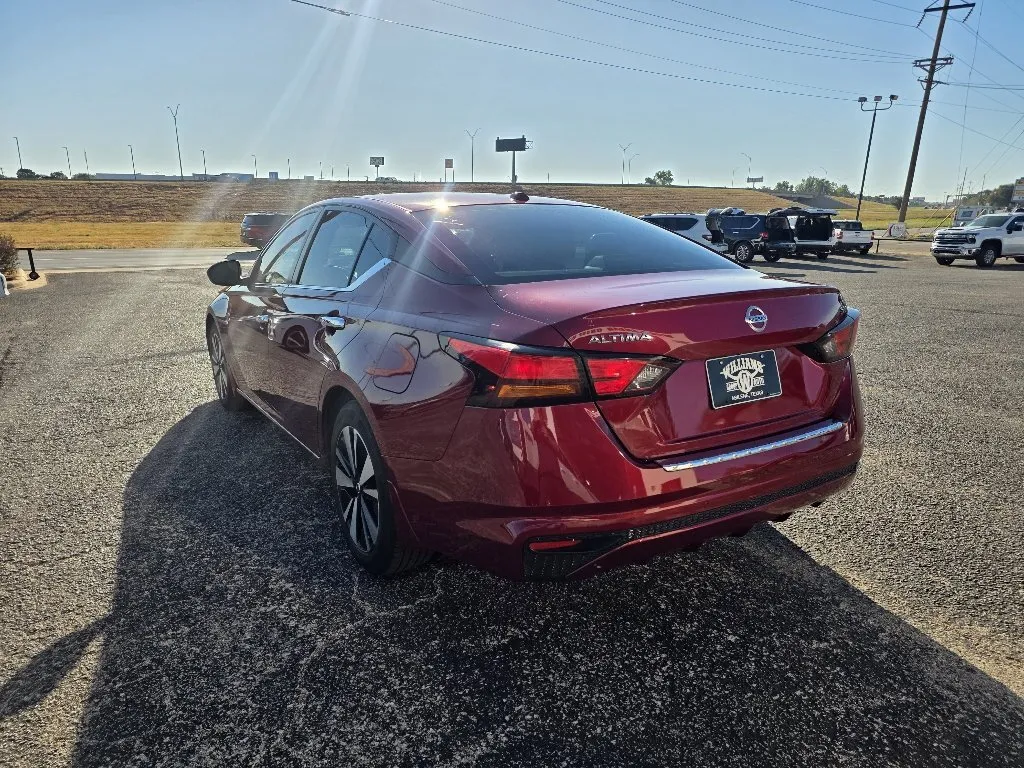 Nissan Altima photo 5