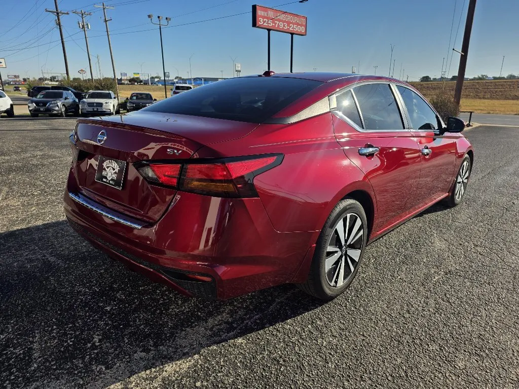 Nissan Altima photo 7