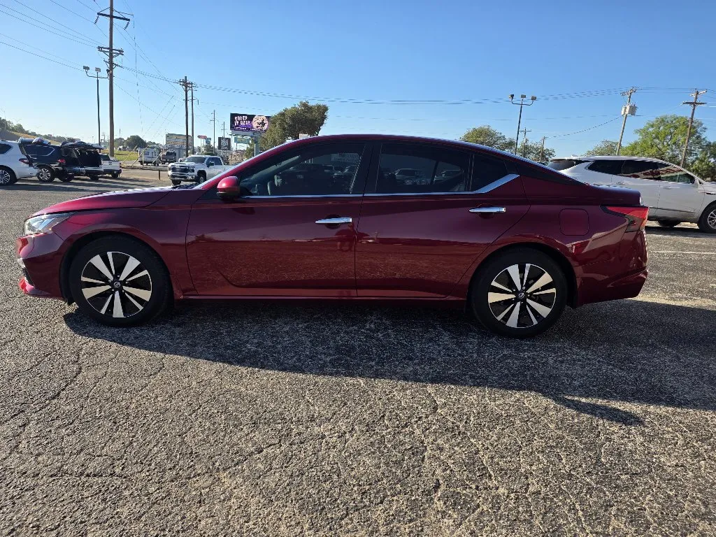 Nissan Altima photo 4