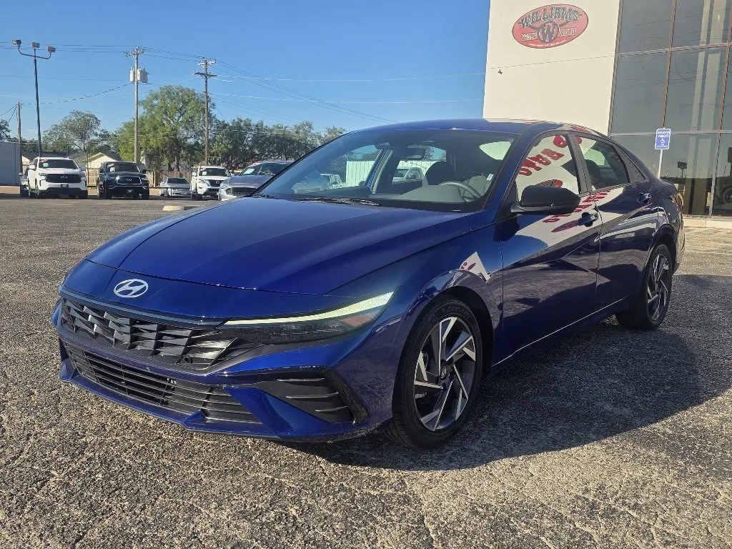 Hyundai Elantra photo 3