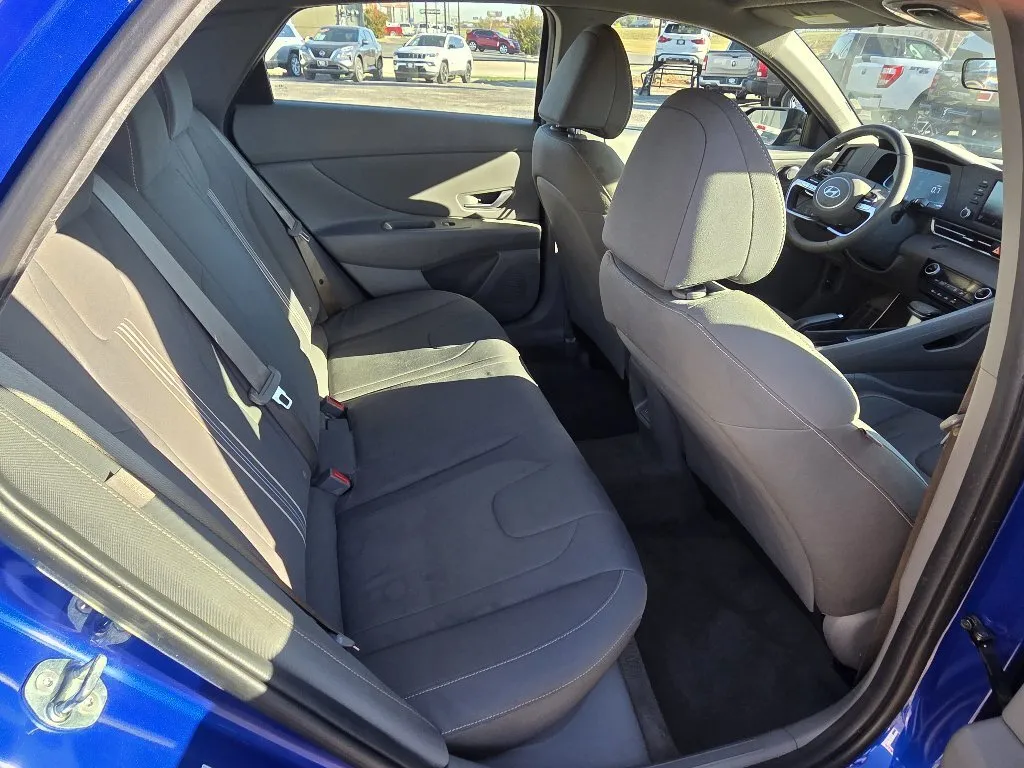 Hyundai Elantra photo 15