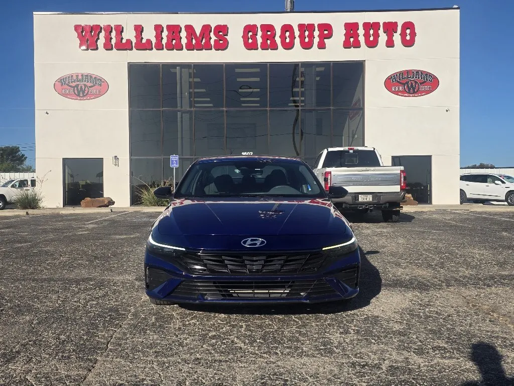 Hyundai Elantra photo 2