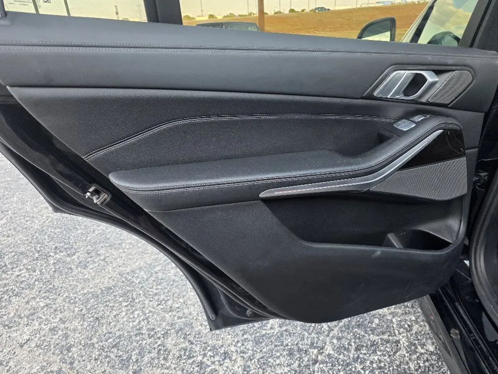 BMW X7 photo 12