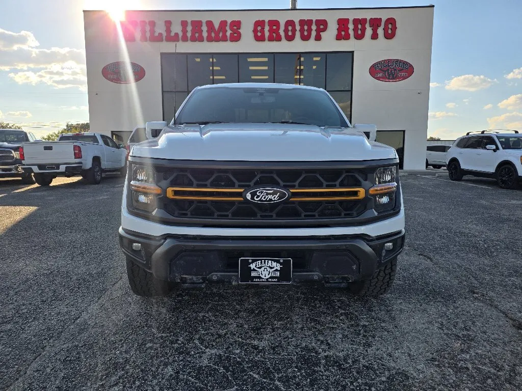 Ford F-150 photo 2