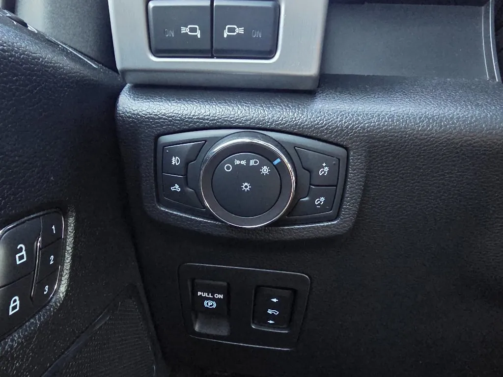 Ford F-150 photo 24