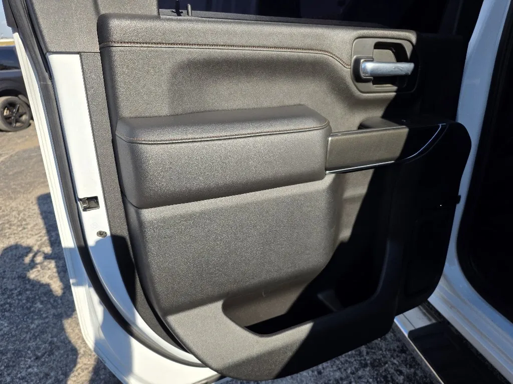 GMC Sierra photo 12