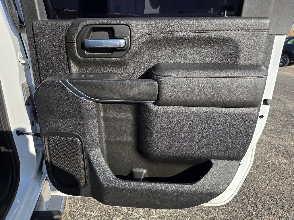 GMC Sierra photo 14