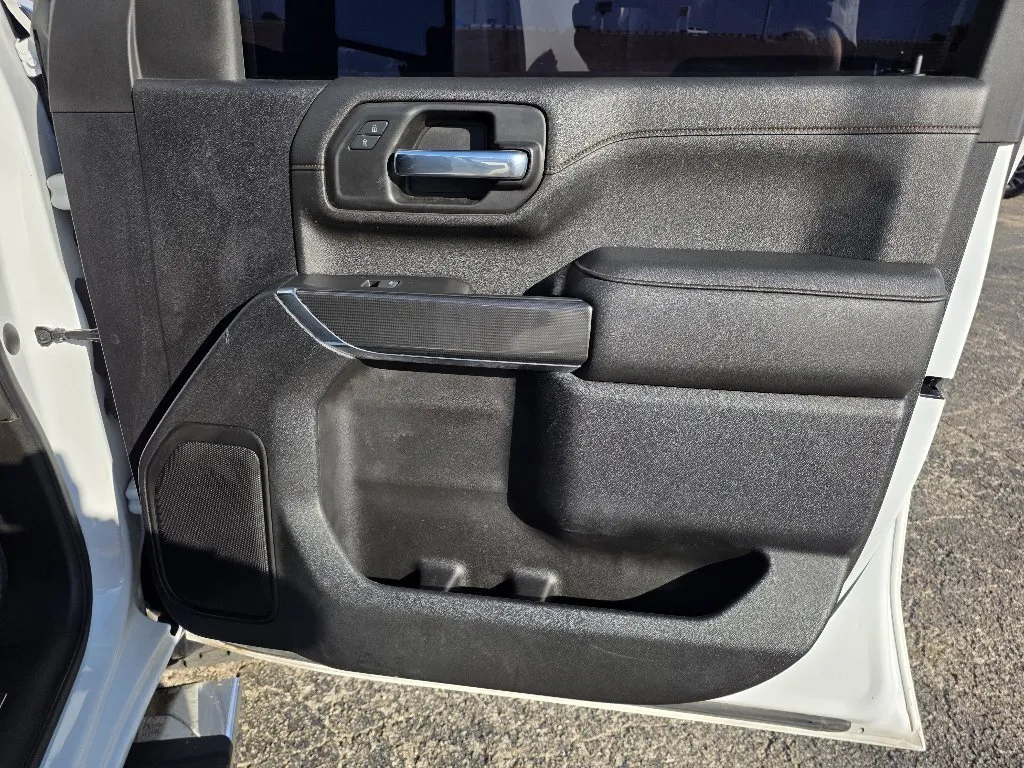 GMC Sierra photo 16