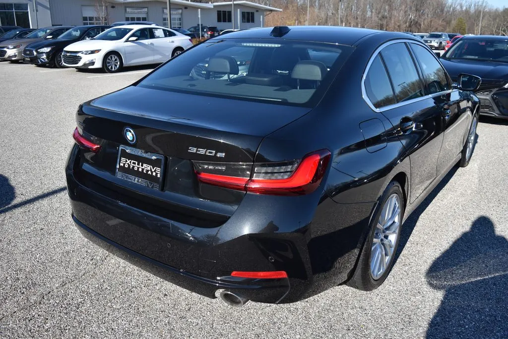 BMW 3 Series photo 8