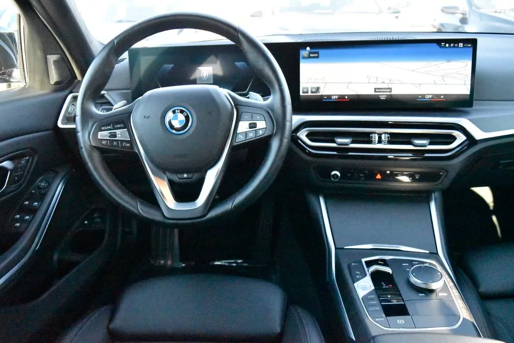 BMW 3 Series photo 13