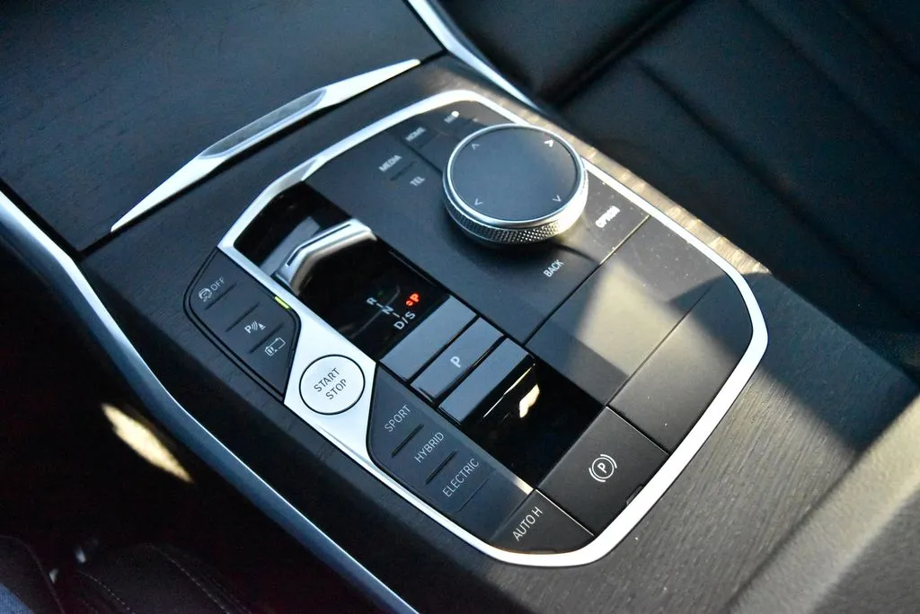 BMW 3 Series photo 21