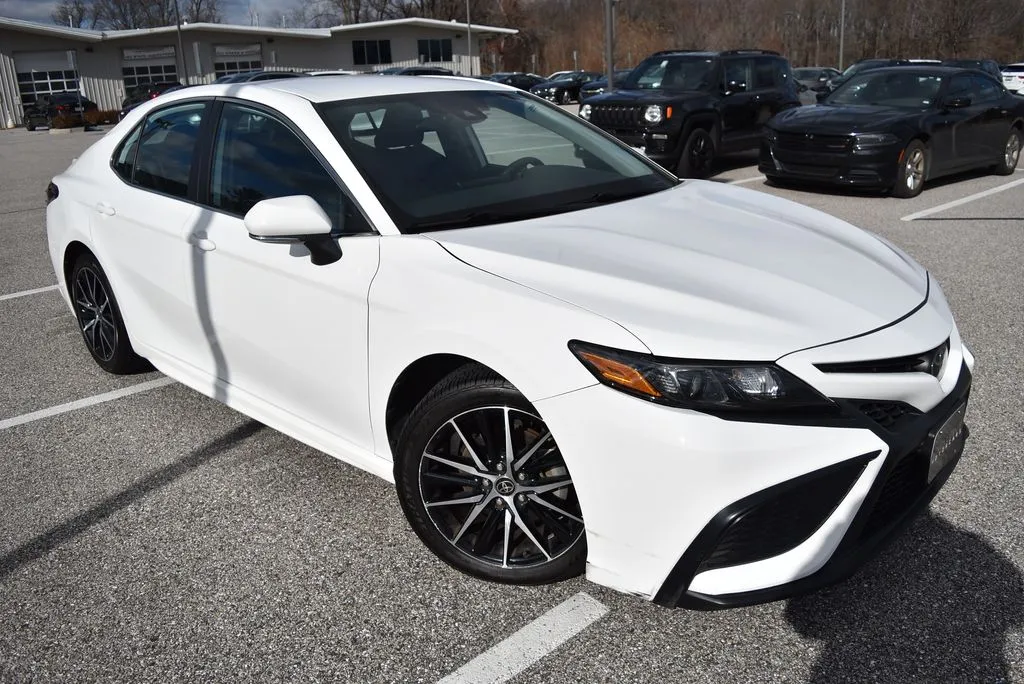 2023 Toyota Camry SE