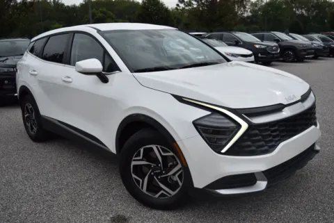 White 2024 Kia Sportage LX for sale in Randallstown, MD