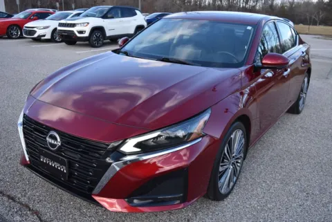 More photos of 2023 Nissan Altima 2.5 SL at Exclusive Motorcars, MD