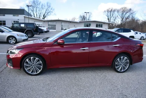 More photos of 2023 Nissan Altima 2.5 SL at Exclusive Motorcars, MD