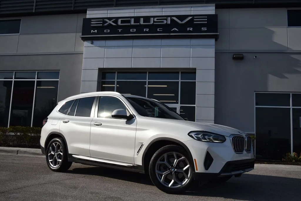 2022 BMW X3 30i's photo